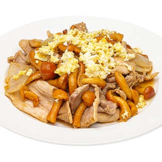 Свинина жаренная с яйцом и опятами